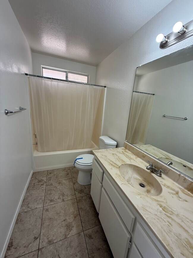 Building Photo - 3711