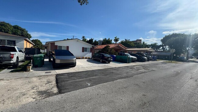 Building Photo - 3610 SW 25th Ter