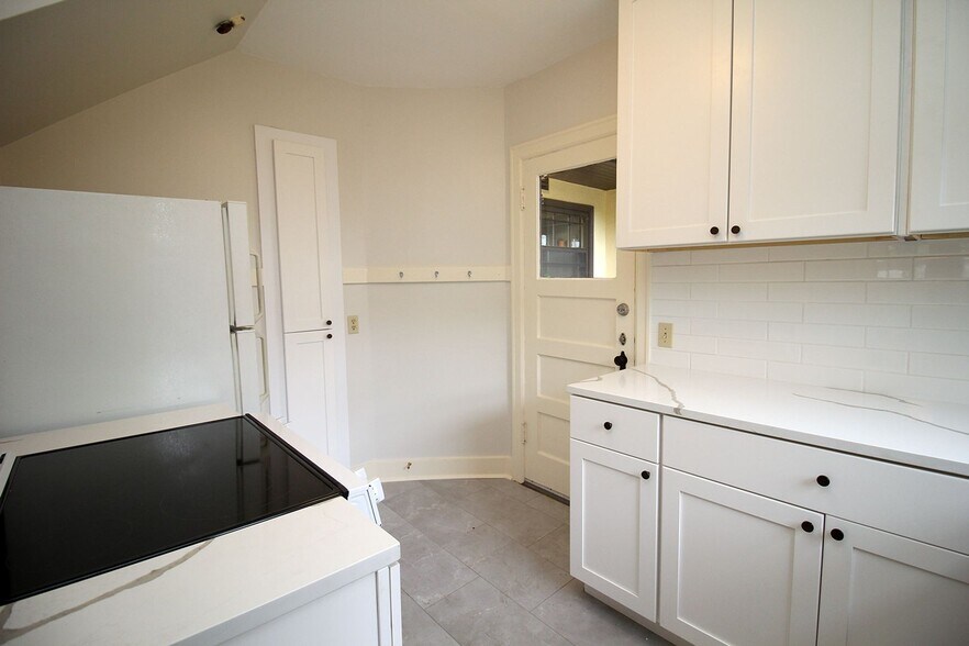 Building Photo - 2904-2914 SE Washington St & 606 SE 29th Ave