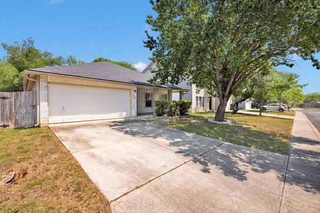 Building Photo - Immaculate Single-Story Home with Modern U...