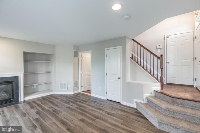 Building Photo - 9240 Cascade Falls Dr