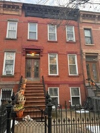 Building Photo - 732 Hancock St