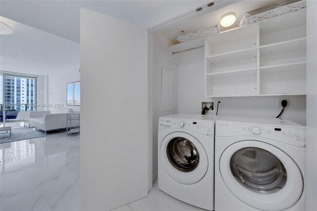 Building Photo - 17301 Biscayne Blvd