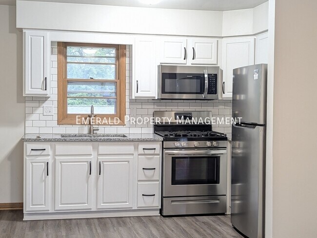 Building Photo - 562 N Mulford Rd