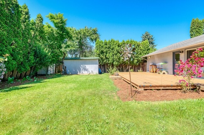 Building Photo - Charming 3 Bed/1 Bath Ranch with Bonus Room