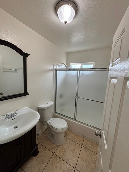 Building Photo - 1602 E 92nd St