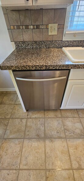 Building Photo - 4504 Terrace St