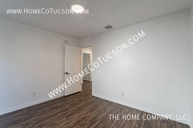 Building Photo - 2581 W Camino De La Joya