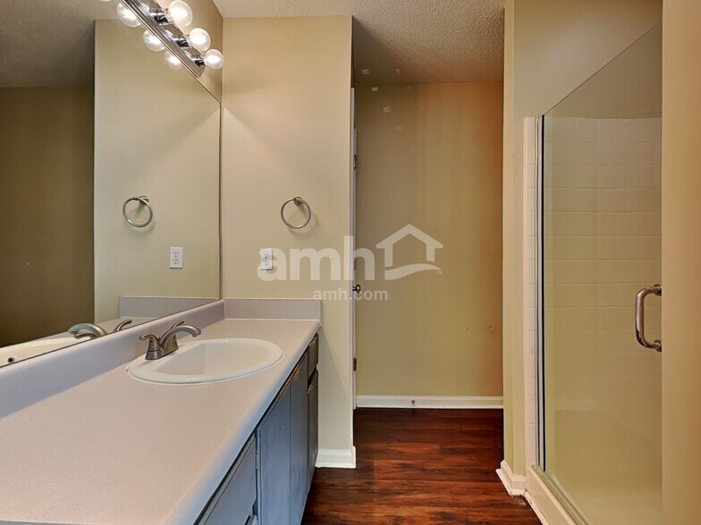 Building Photo - 223 Longleaf Cir
