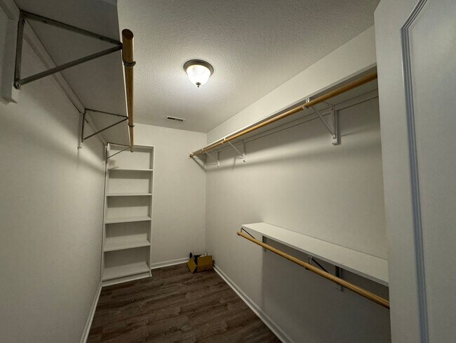 Building Photo - 2603 Oakfield Dr