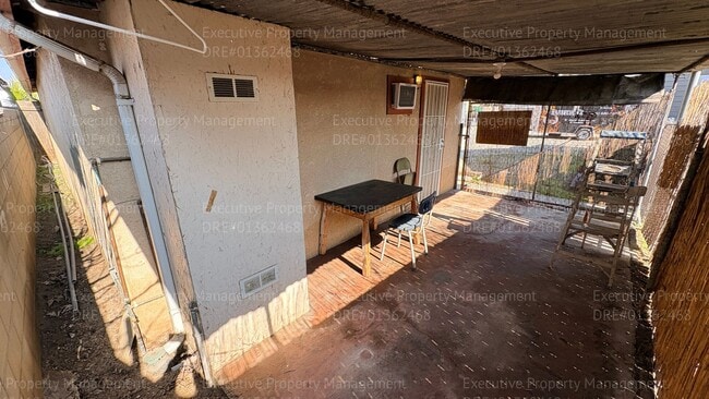 Building Photo - Studio apartment near Central Park at Mill Creek and many businesses.