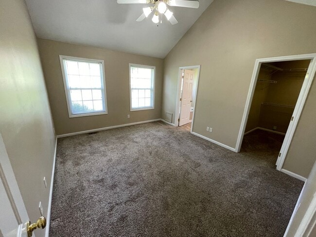 Building Photo - Fantastic Home in Shelbyville!