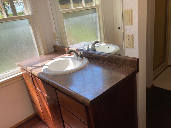 Building Photo - 3 Bedroom 2 bath home in SW area of Corvallis