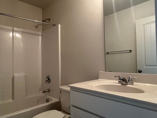 Building Photo - Charming 1.5 year new 3BR plus huge loft  ...