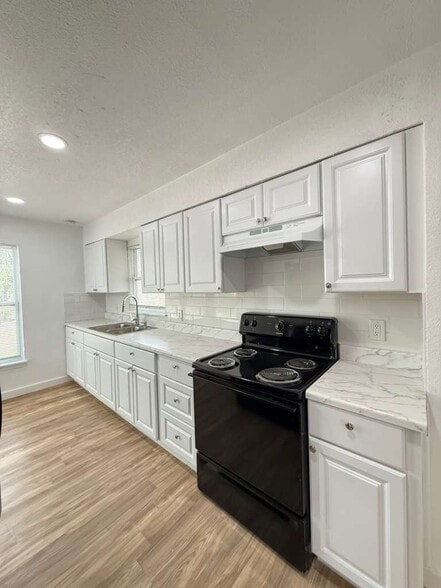 Building Photo - 339 Brettonwood Dr