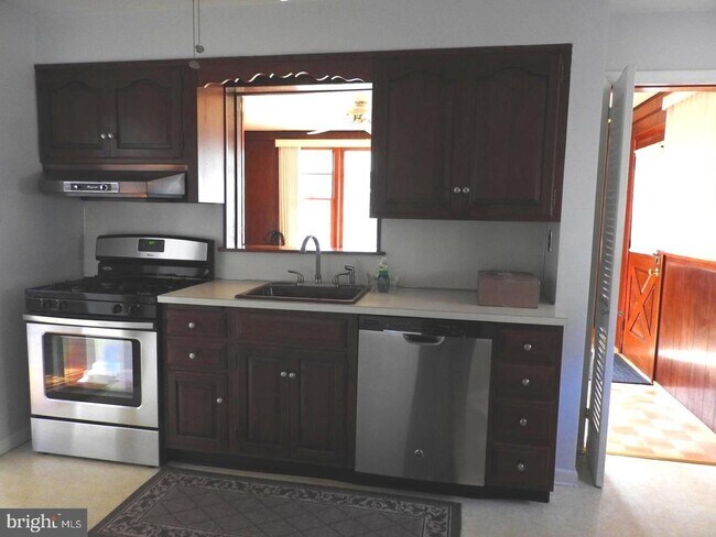 Building Photo - 110 Cambridge Ave