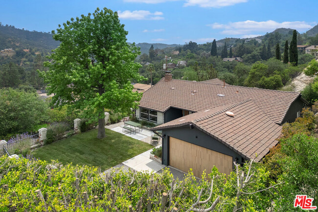 Building Photo - 1741 Golf Club Dr