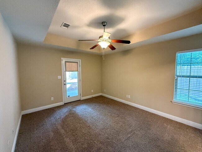 Building Photo - 3 Bedroom 2 Bath Home for Rent with Charmi...