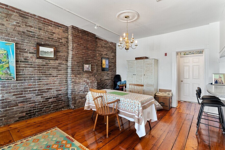 Building Photo - 6 Brigham St