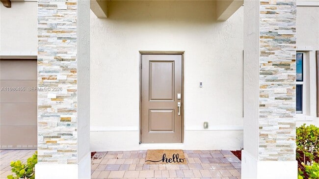 Building Photo - 2333 SE 28th St