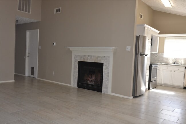 Building Photo - 17014 Blue Mist Dr