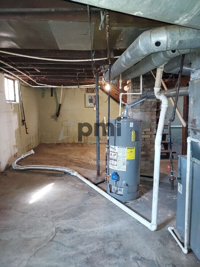 Building Photo - 1312 E Olive St