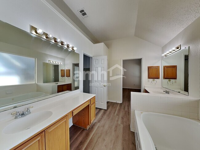 Building Photo - 217 Dartmouth Dr