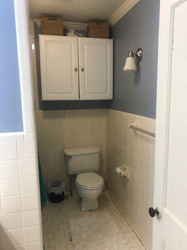 Building Photo - 306 19th St E