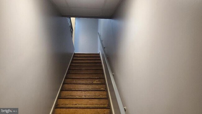 Building Photo - 29 E Hinckley Ave