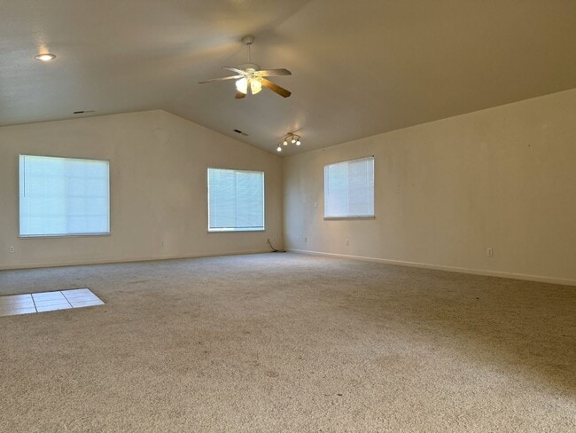 Building Photo - Spacious 2/1 in the country AVAILABLE NOW!!!