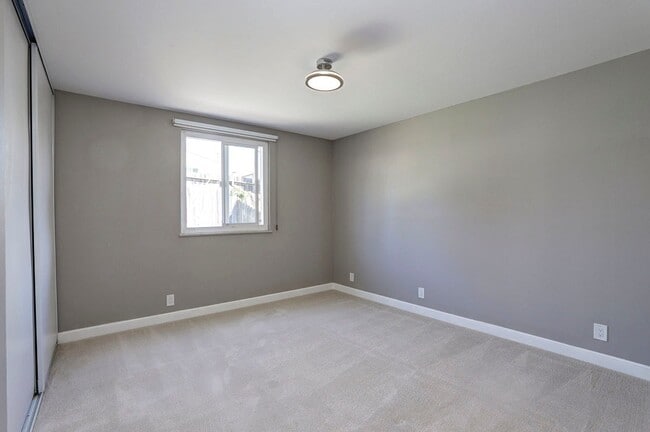 Building Photo - Updated & super clean 3 Bed/ 2 Bath Daly City home. YouTube Tour!