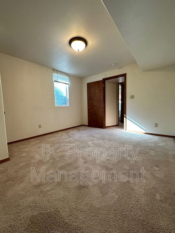 Building Photo - 319 Beth Dr