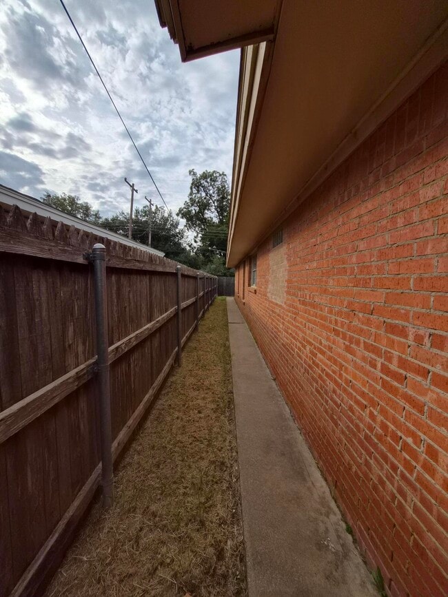 Building Photo - 3813 51st St