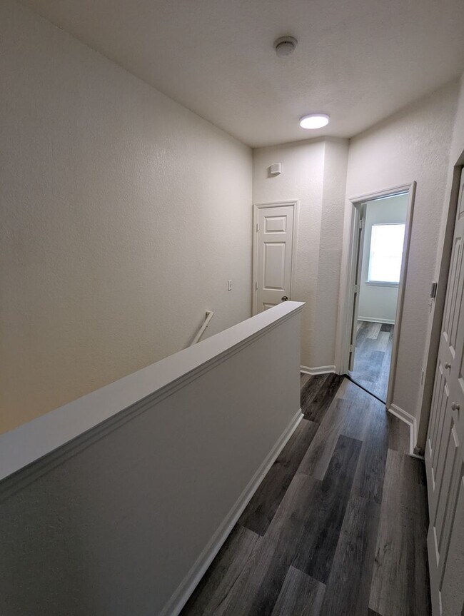 Building Photo - 4833 NW 46th Pl