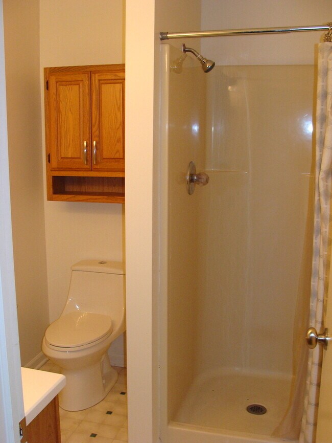 Building Photo - Bradford Place 2 Bedroom Condo