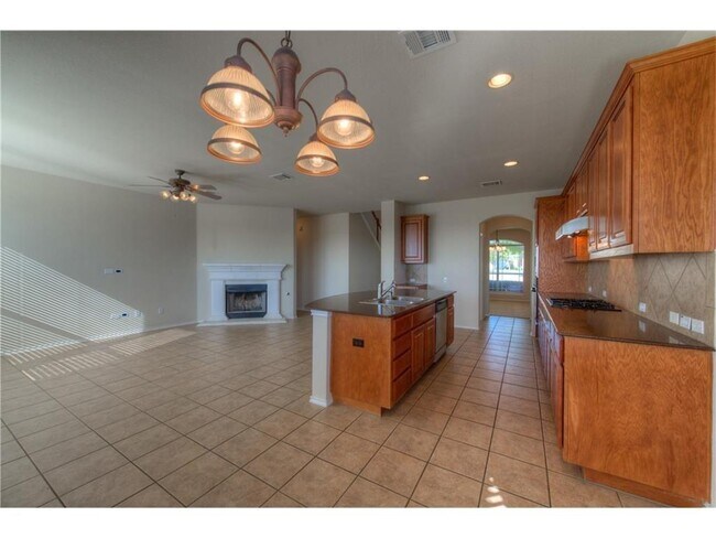 Building Photo - 10 White Magnolia Cir
