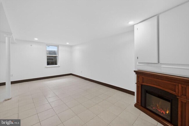 Building Photo - 1569 Fleming St