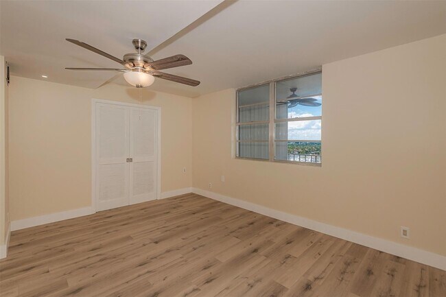 Building Photo - 1400 S Ocean Dr