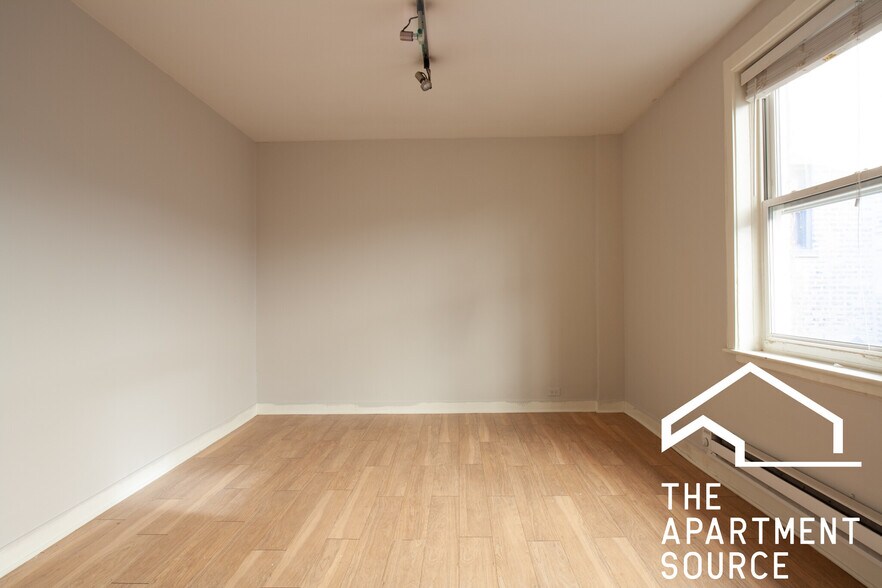 Building Photo - 515 W Belmont Ave