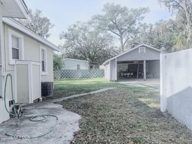 Building Photo - 10728 Old Kings Rd