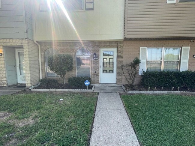 Building Photo - 2310 Bobbie St