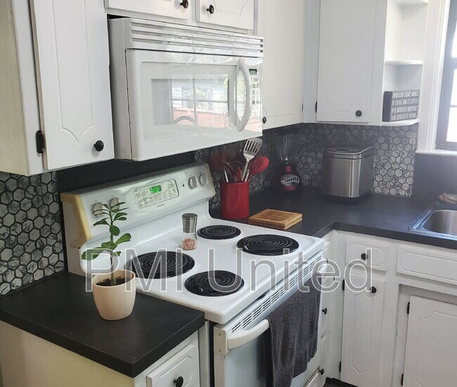 Building Photo - 509 Bryan St