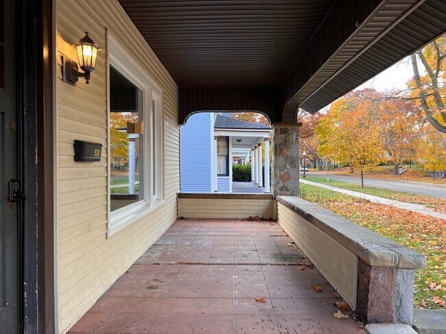 Building Photo - 538 Webster St