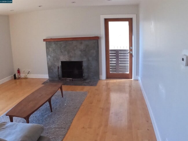 Building Photo - 32 Kenilworth Dr