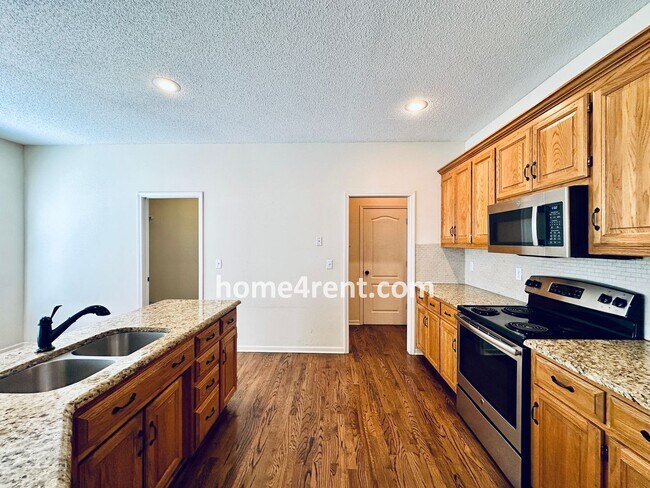 Building Photo - Blue Valley Northwest home on a cul-de-sac w/ granite counters, ss appliances and fenced yard!