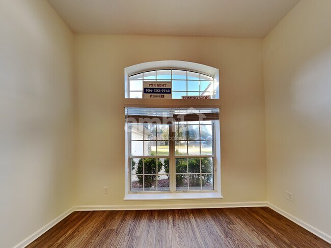 Building Photo - 448 Sarah Towers Ln