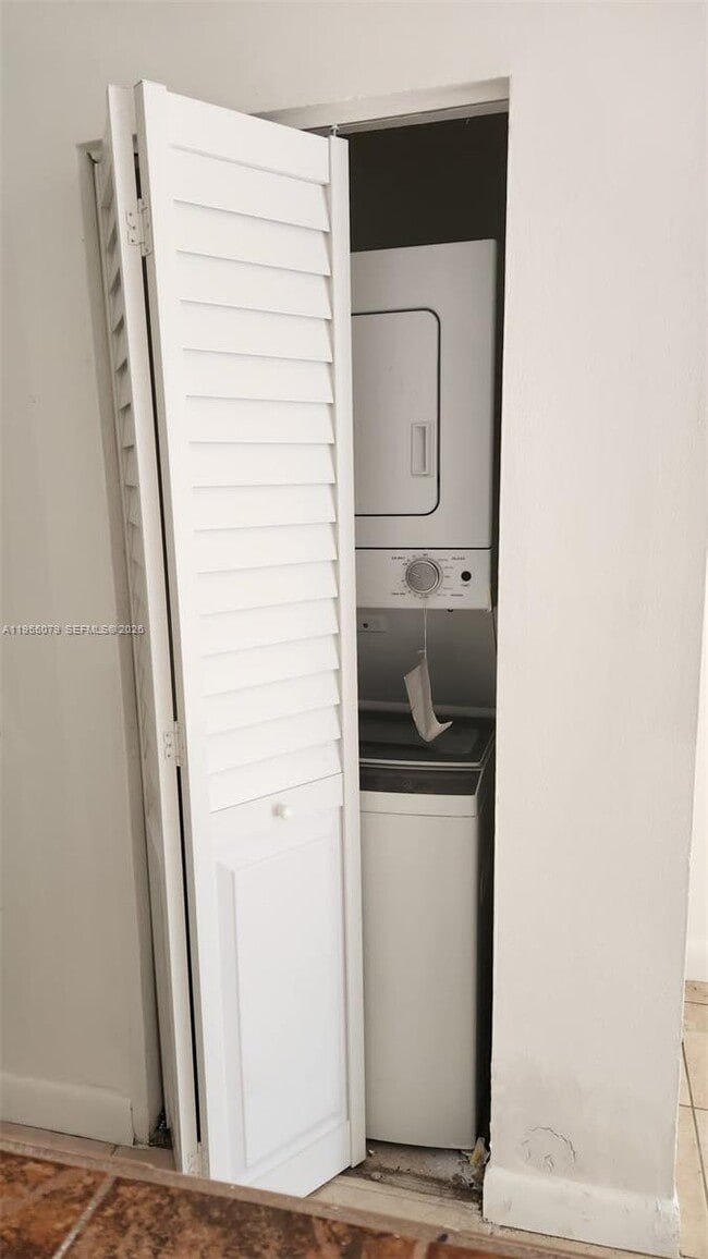 Building Photo - 8600 SW 109th Ave