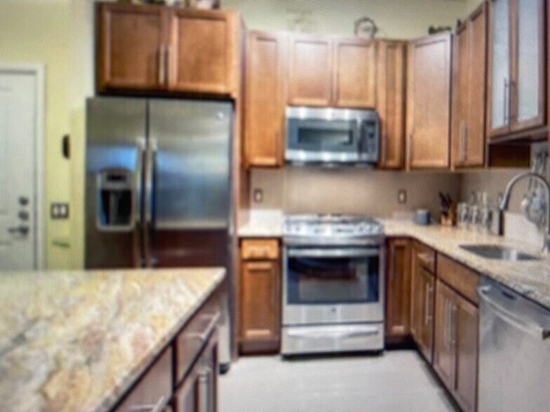 Building Photo - 822 Camargo Way