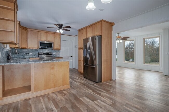 Building Photo - 87 E Hill St