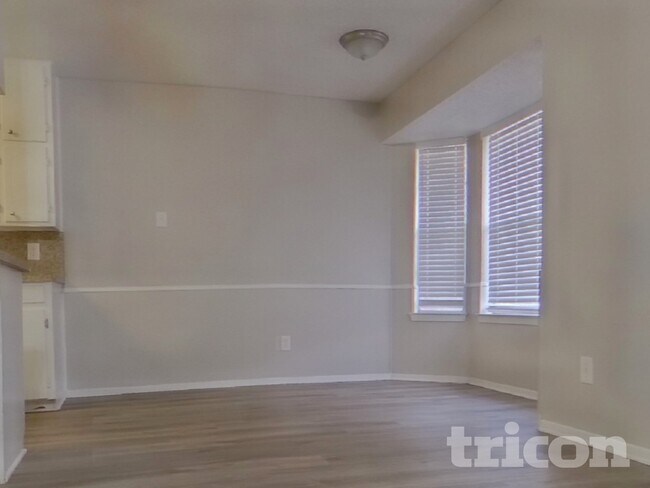 Building Photo - 6212 Douglas Dr